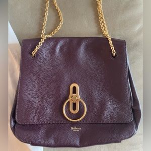 Like new Beautiful Mulberry purse with gold chain. Includes dust bag